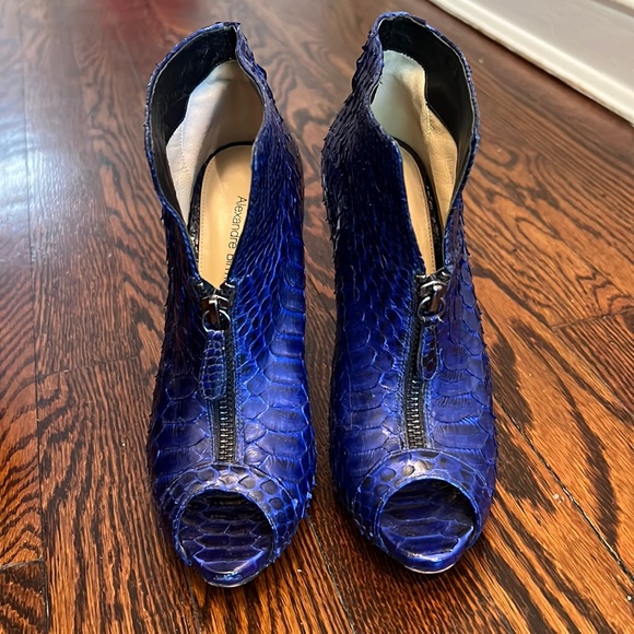 đź’™Alexandre Birman Twilight Blue Python Booties! - Picture 5 of 13